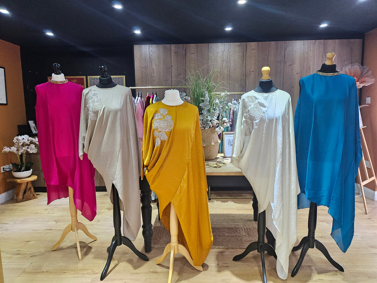Embroidered drape tunic white