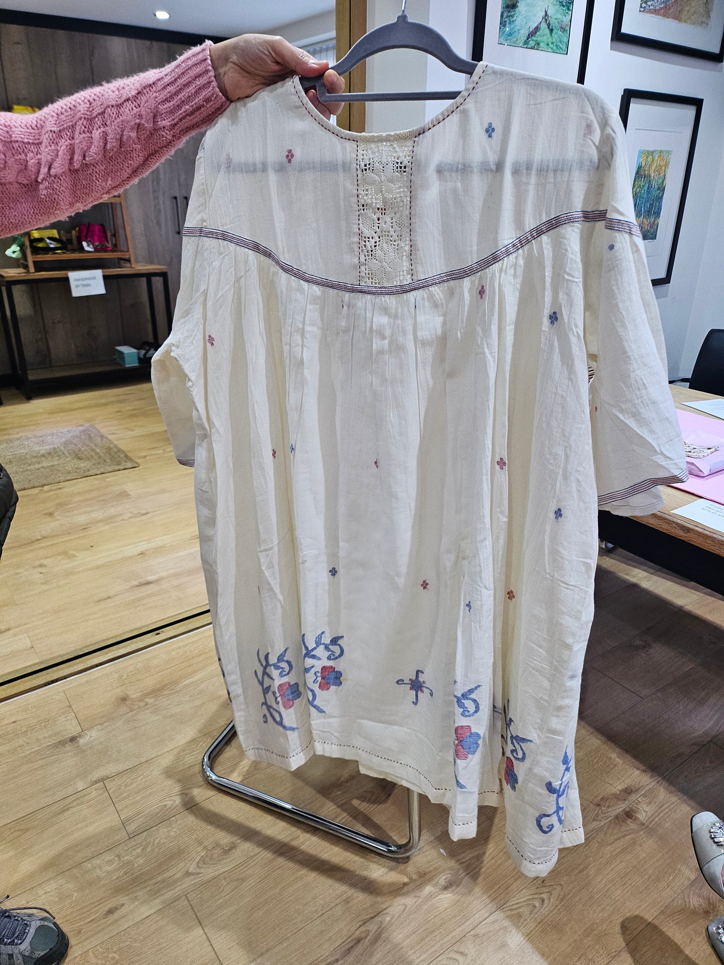 Lace white short delft dress