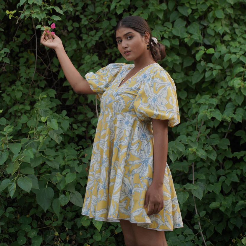 Yellow blosoom short dress