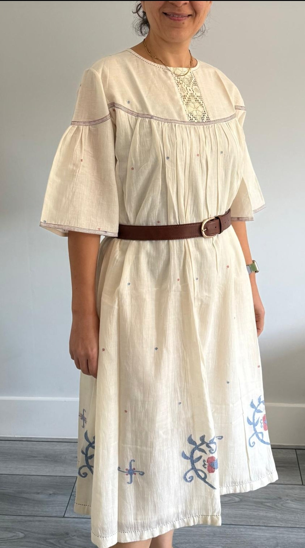 Lace white short delft dress